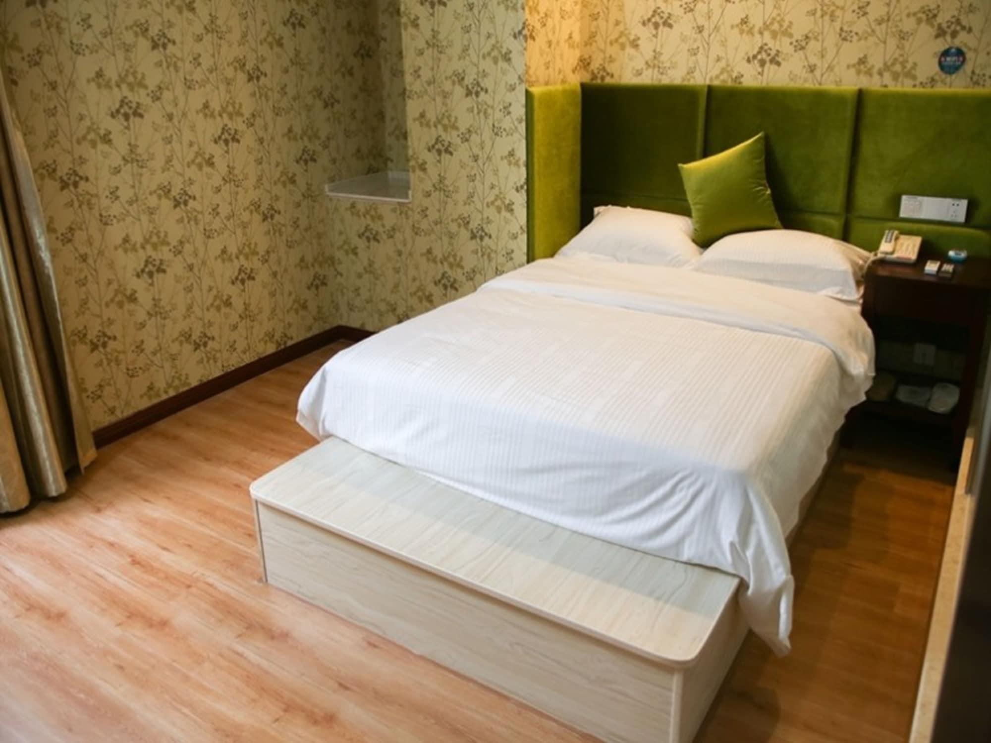GreenTree Inn JiangSu ZhenJiang DingMao Industrial Park WoDe Square Express Hotel Exterior foto
